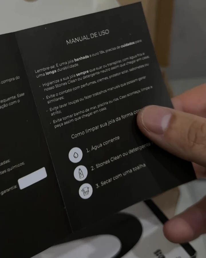 Manual de uso com o passo a passo de limpeza da joia
