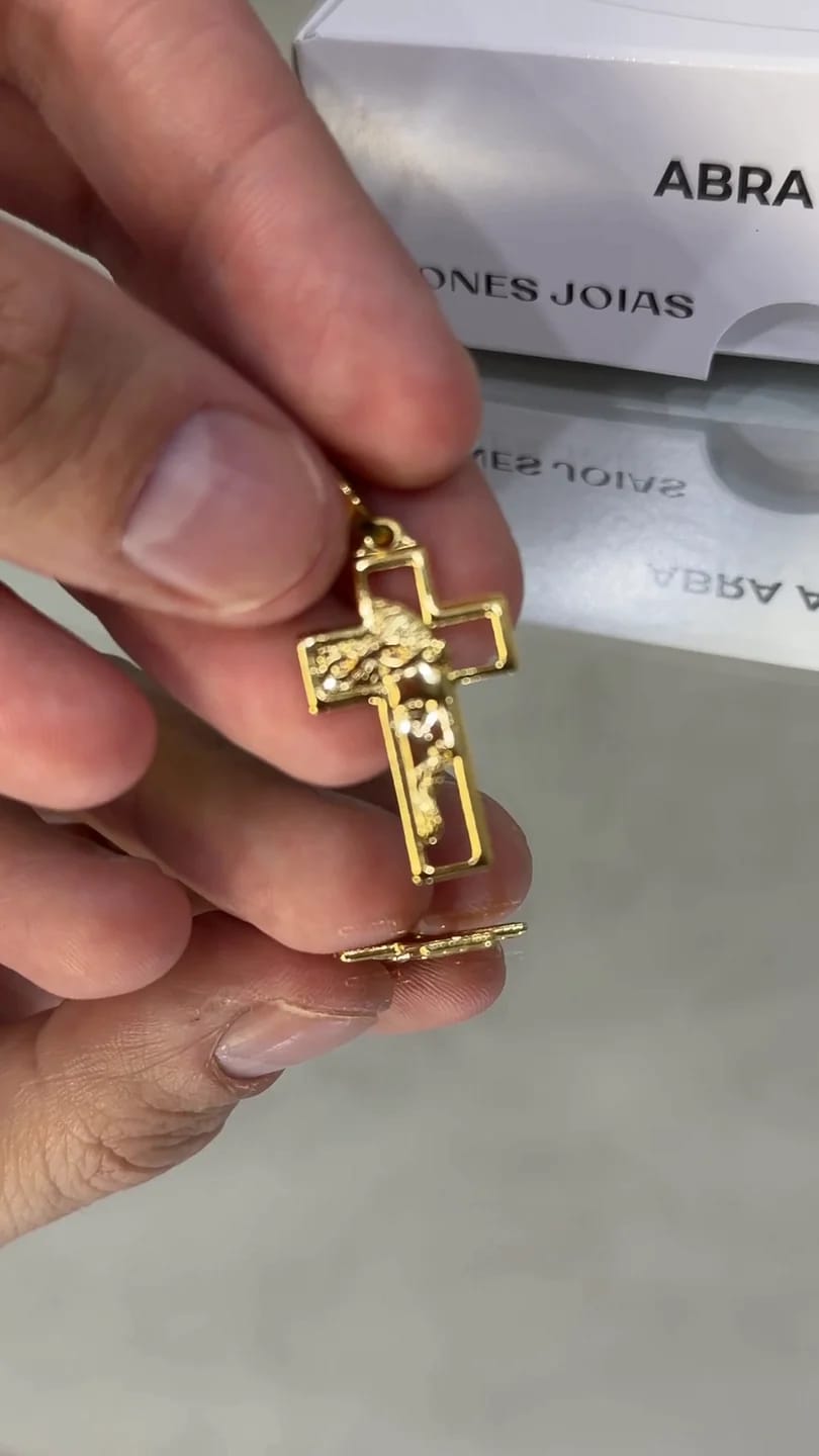 Pingente Crucifixo Rosto de Cristo Vazado pp